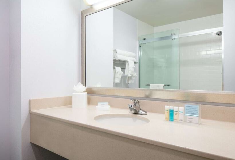 هتل Hampton Inn Council Bluffs
