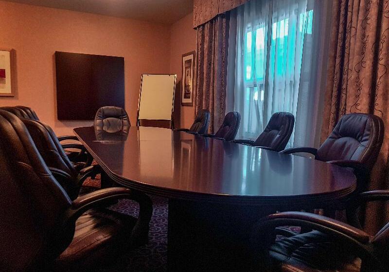 فندق Hampton Inn & Suites By Hilton Edmonton Intl Airport