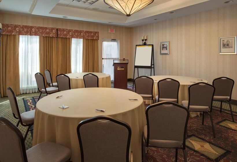 בית מלון כפרי Hilton Garden Inn Riverhead