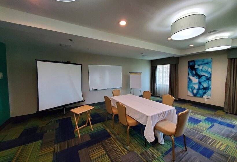 هتل Holiday Inn Express Pearland, An Ihg