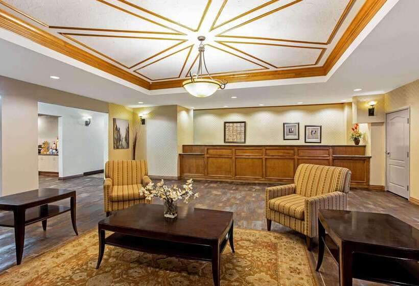 호텔 La Quinta Inn & Suites By Wyndham Cleburne