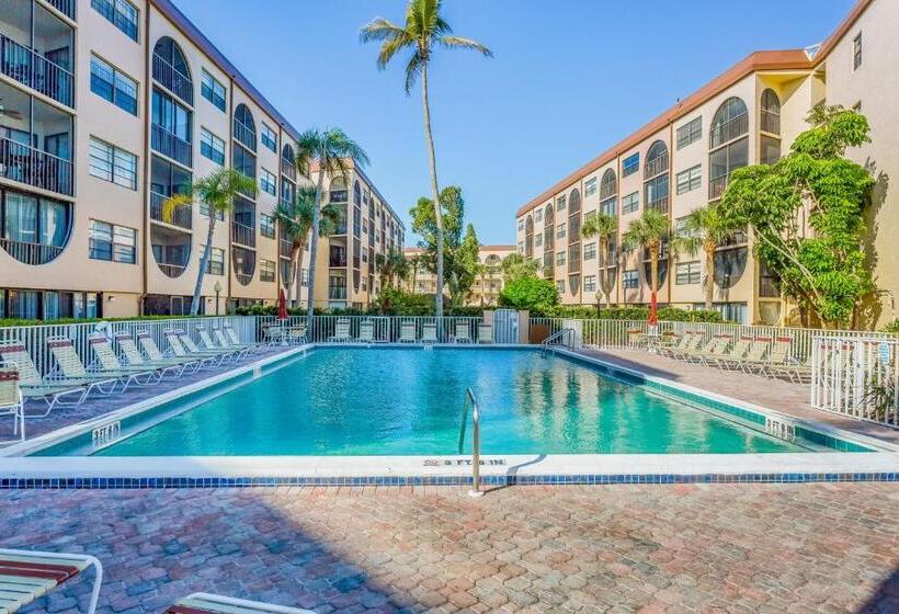 בית מלון כפרי Marco Bay Resort At Anglers Cove