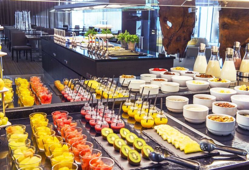 호텔 NH Bratislava Gate One