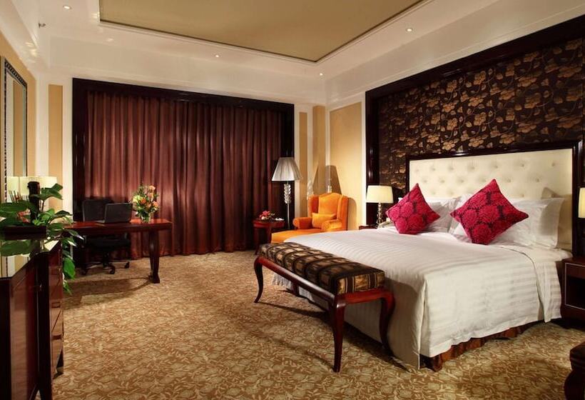 Отель Wyndham Grand Plaza Royale Palace Chengdu