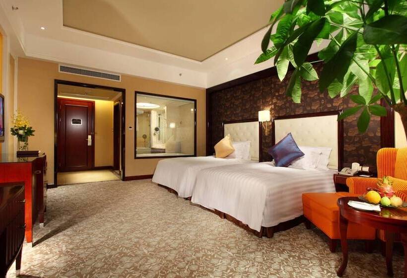 Отель Wyndham Grand Plaza Royale Palace Chengdu