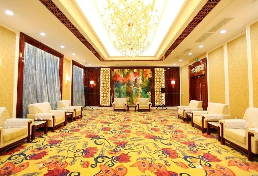 Отель Wyndham Grand Plaza Royale Palace Chengdu
