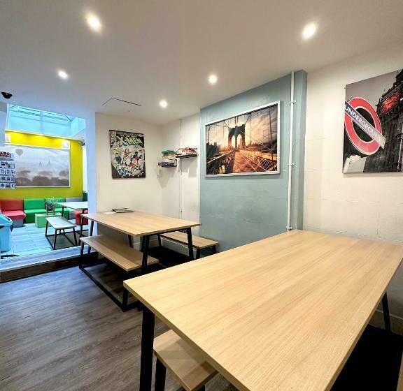 Smart Hyde Park Inn Hostel