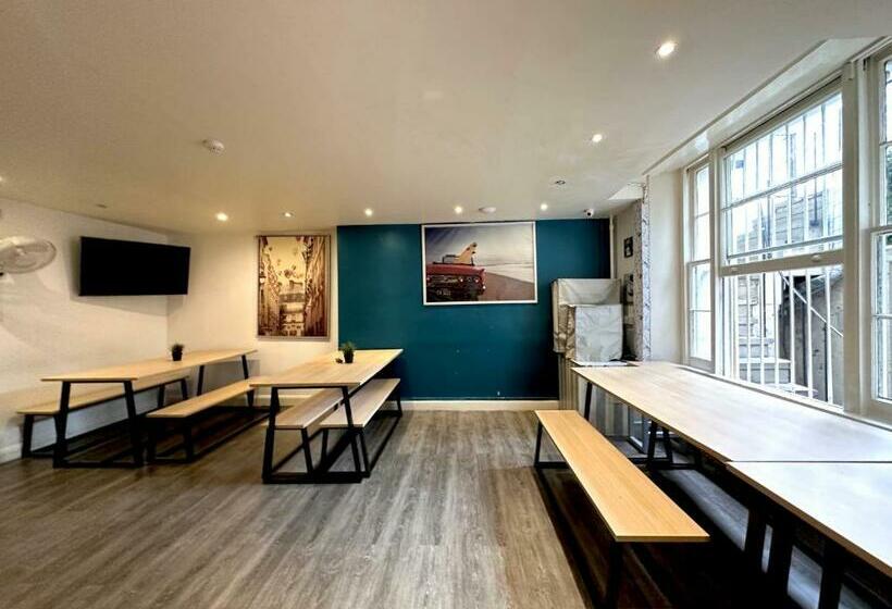 Smart Hyde Park Inn Hostel