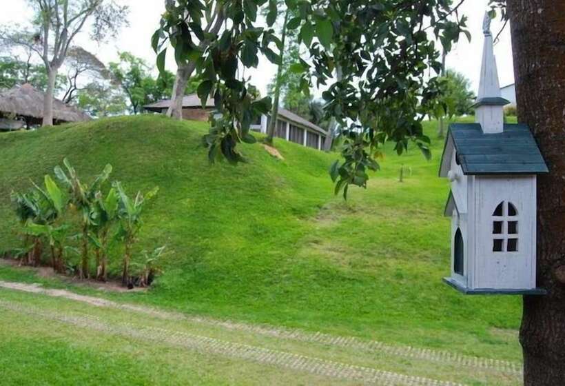 هتل Rio Arriba Suites Apartments Y Resto