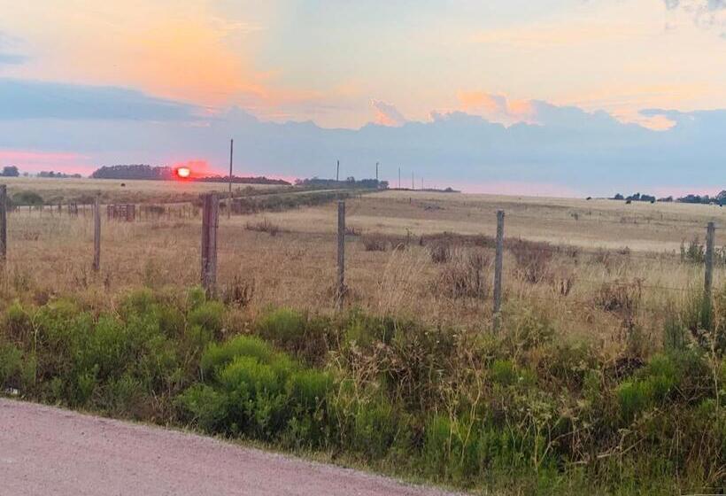 تختخواب و صبحانه Estancia Turística El Ombú