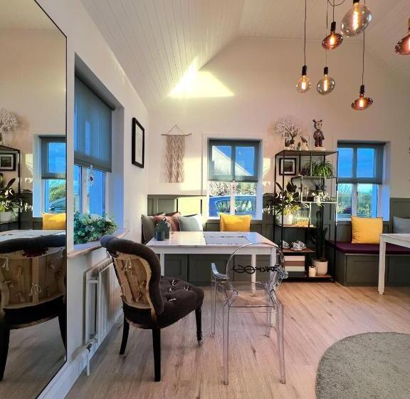 مبيت وإفطار Thistledown Lodge