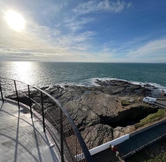 مبيت وإفطار Thistledown Lodge