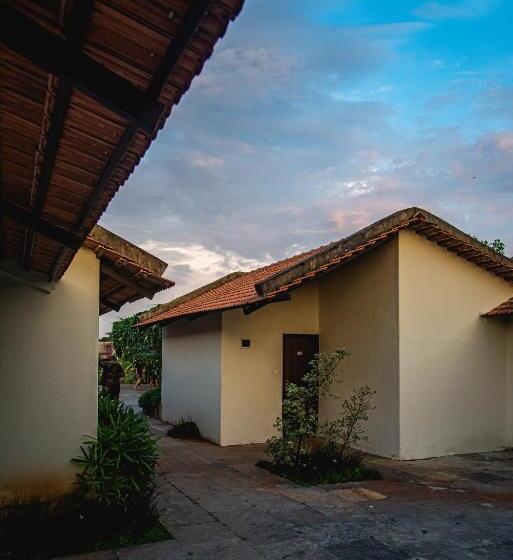 酒店 Dandeli Tiger Cottages