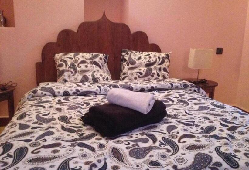 پانسیون Room In Guest Room   Room In Villa Lair De La Mer