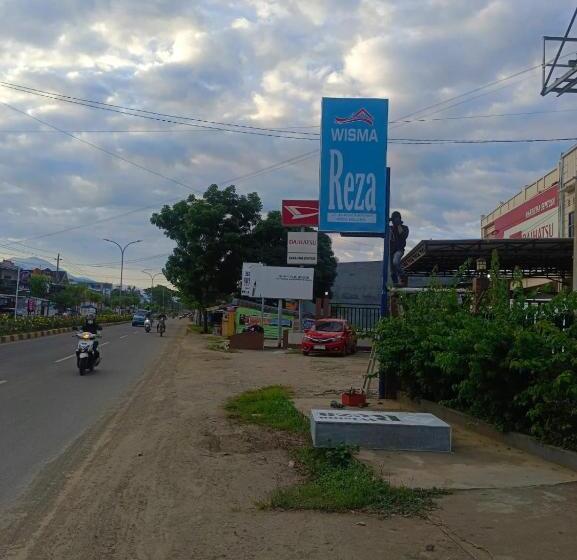 펜션 Wisma Reza Palopo