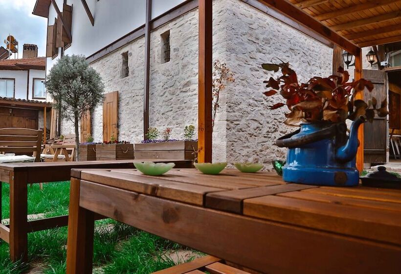 مبيت وإفطار Konak Bi̇ndalli