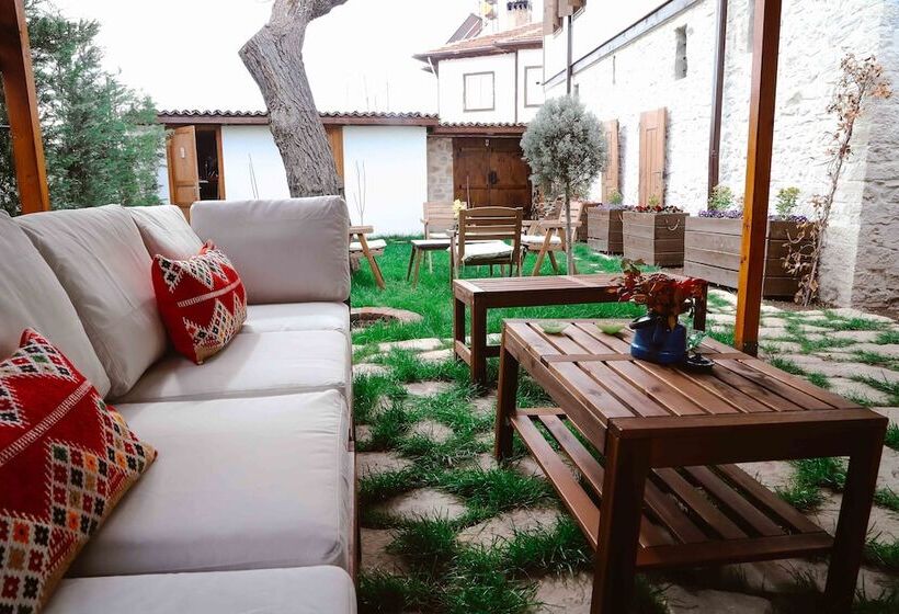 مبيت وإفطار Konak Bi̇ndalli