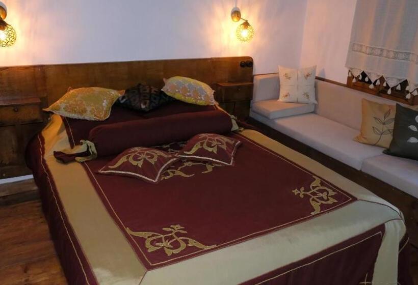 مبيت وإفطار Konak Bi̇ndalli