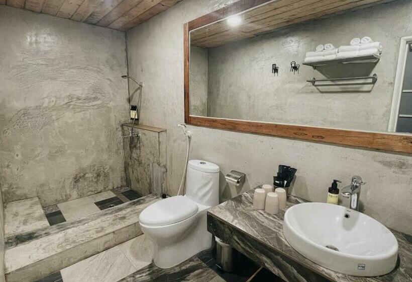 تختخواب و صبحانه 弎trinity