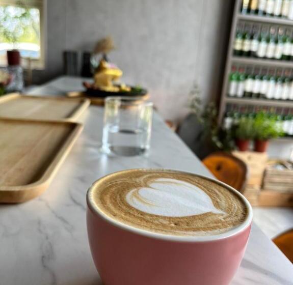 تختخواب و صبحانه 弎trinity