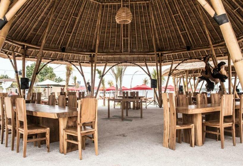 Отель Maruti Beach Club