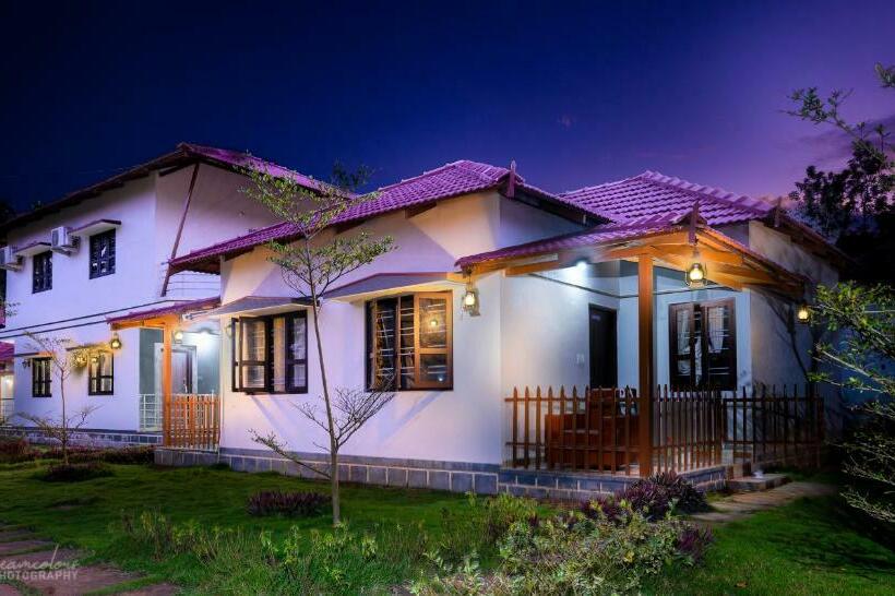בית מלון כפרי The Excellency Resort & Spa, Coorg
