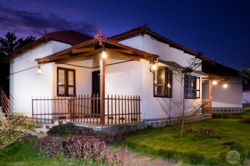 בית מלון כפרי The Excellency Resort & Spa, Coorg