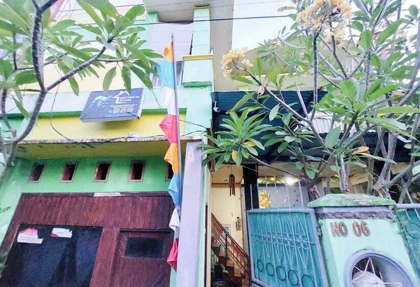 هتل Quattrick Dee Homestay Mitra Reddoorz