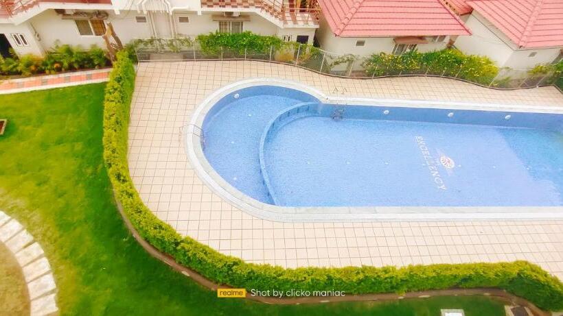 בית מלון כפרי The Excellency Resort & Spa, Coorg