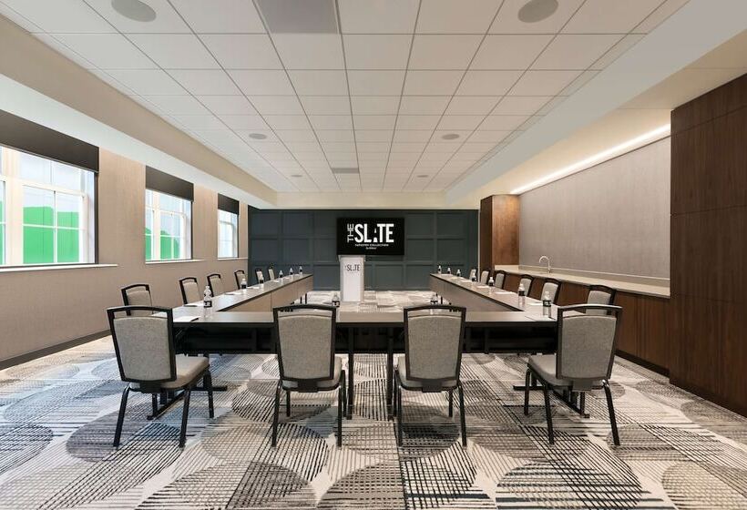 هتل The Slate Denver, Tapestry Collection By Hilton
