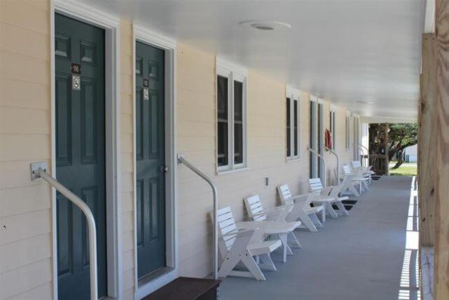 モーテル Pony Island Inn