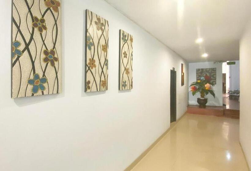 Urbanview Hotel Mulia Indah Palopo