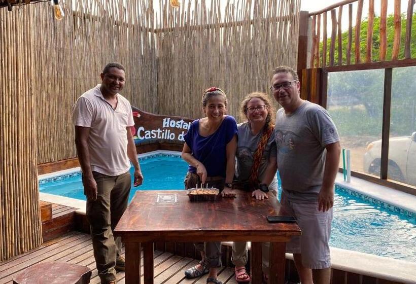 هتل Hostal Castillo Del Mar   Hostel