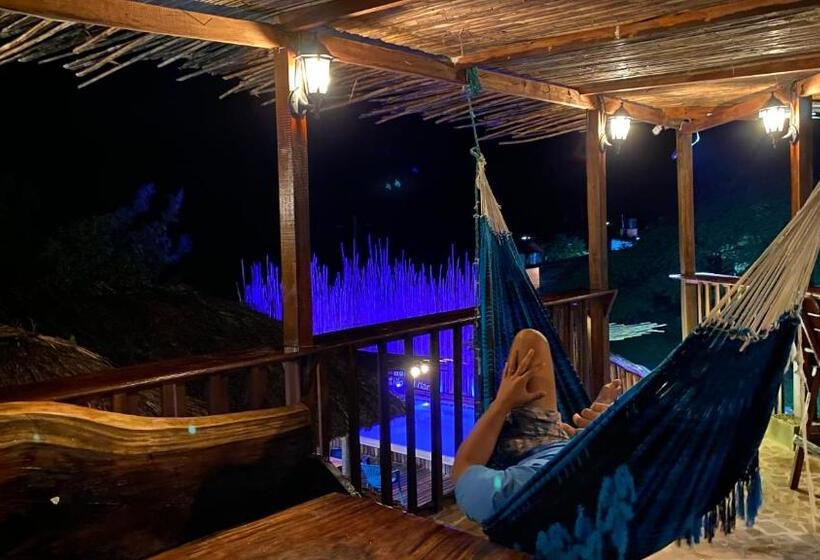 هتل Hostal Castillo Del Mar   Hostel