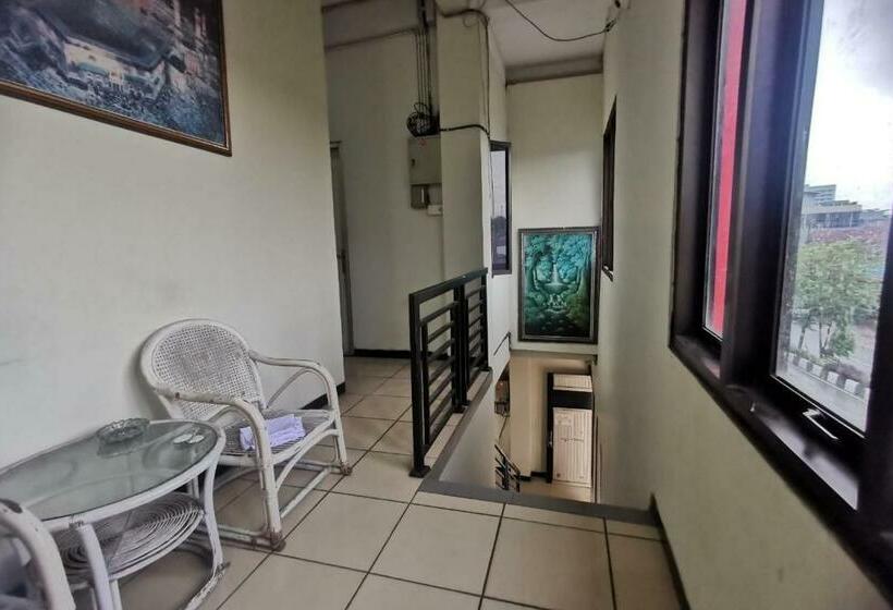 فندق Koolkost Syariah Near Lembuswana Mall