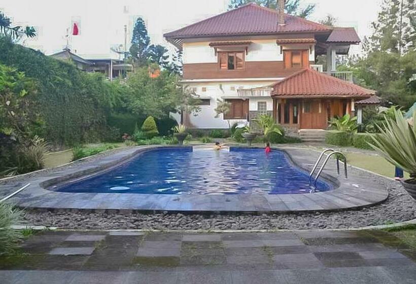 هتل Reddoorz Premium @ Griya Inkoppabri Cisarua Puncak