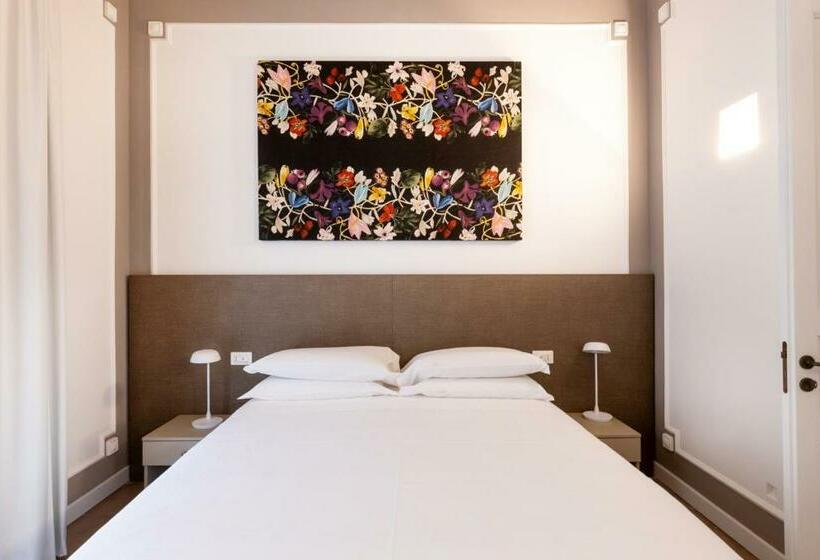 پانسیون Riflessi Acireale Palace Suites
