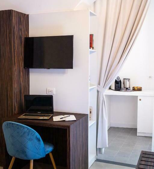 پانسیون Riflessi Acireale Palace Suites