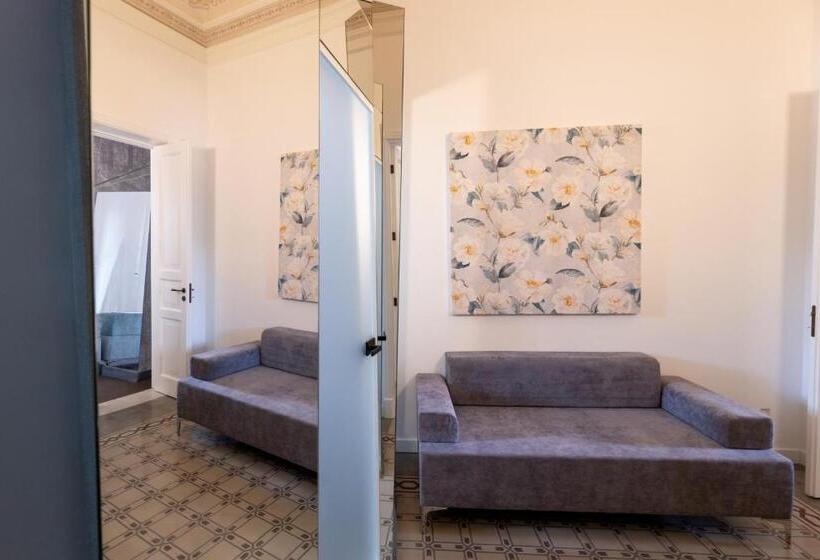 پانسیون Riflessi Acireale Palace Suites