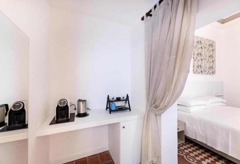 پانسیون Riflessi Acireale Palace Suites