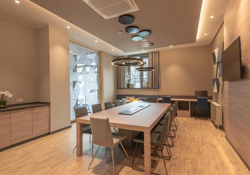 هتل Holiday Inn Express & Suites   Potsdam, An Ihg