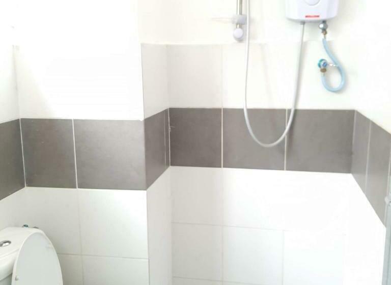 בית מלון כפרי Oyo 90362 Camlodge Makmur 3