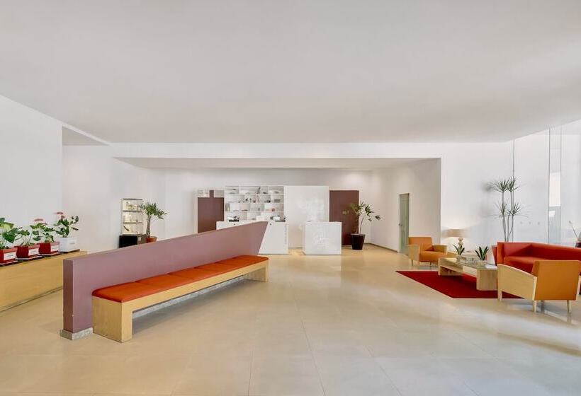 ホテル Fiesta Inn Insurgentes Sur