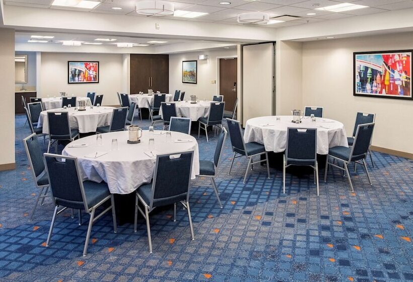 هتل Hampton Inn & Suites By Hilton Halifax   Dartmouth
