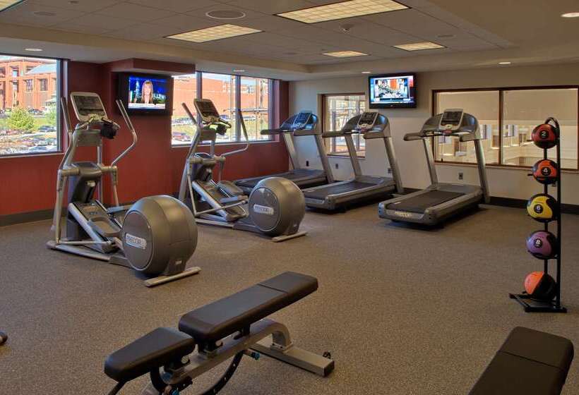هتل Hampton Inn & Suites Saratoga Springs Downtown