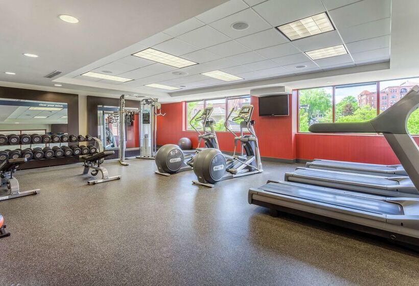 هتل Hampton Inn & Suites Saratoga Springs Downtown