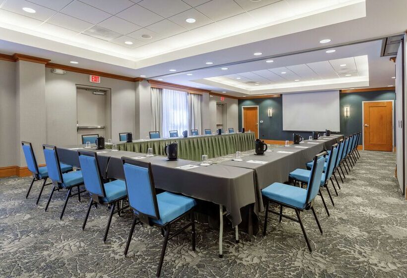 هتل Hampton Inn & Suites Saratoga Springs Downtown