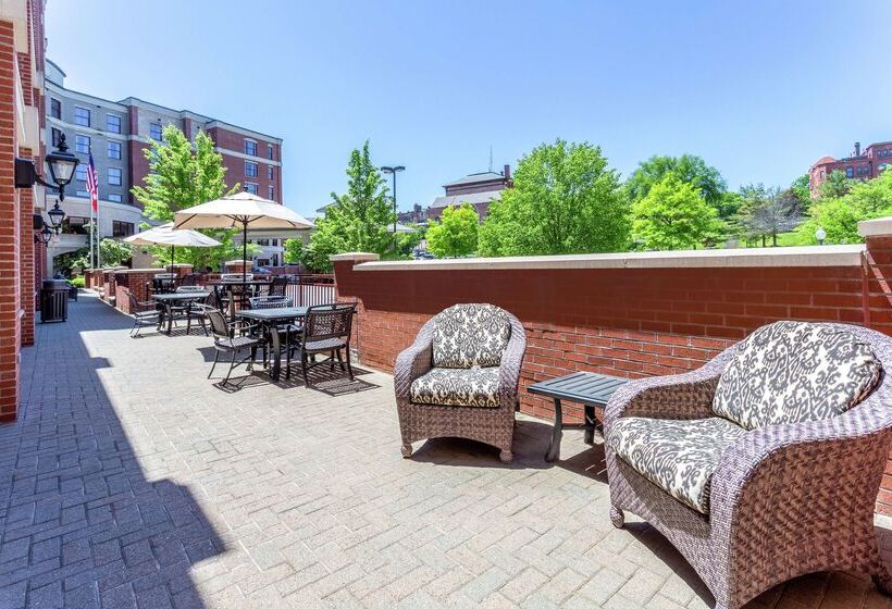 هتل Hampton Inn & Suites Saratoga Springs Downtown