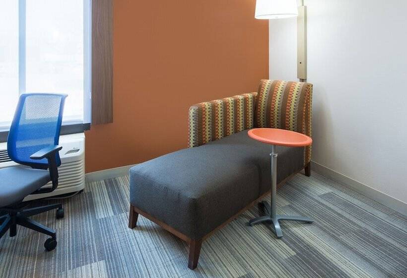 هتل Holiday Inn Express Cedar Rapids   Collins Road, An Ihg