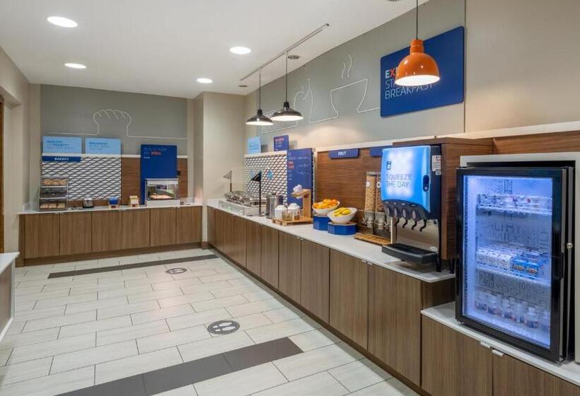 هتل Holiday Inn Express & Suites Dallas East   Fair Park, An Ihg